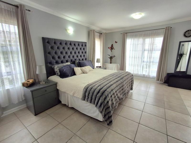 3 Bedroom Property for Sale in Golden Mile Western Cape